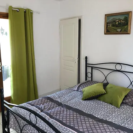 Piscine Pour 6 Personnes Dans Quartier Calme Bed & Breakfast